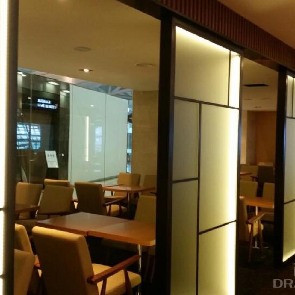 Sky Hub Lounge West Wing | Terminal 1 - interior view 2